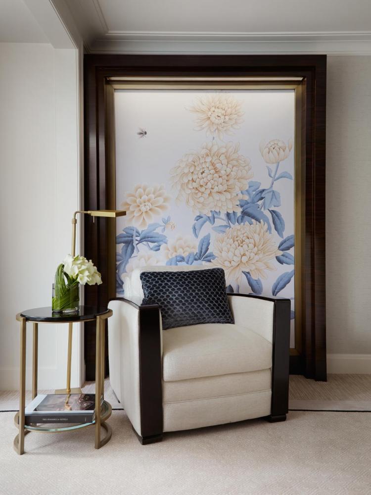 Superior King Room interior